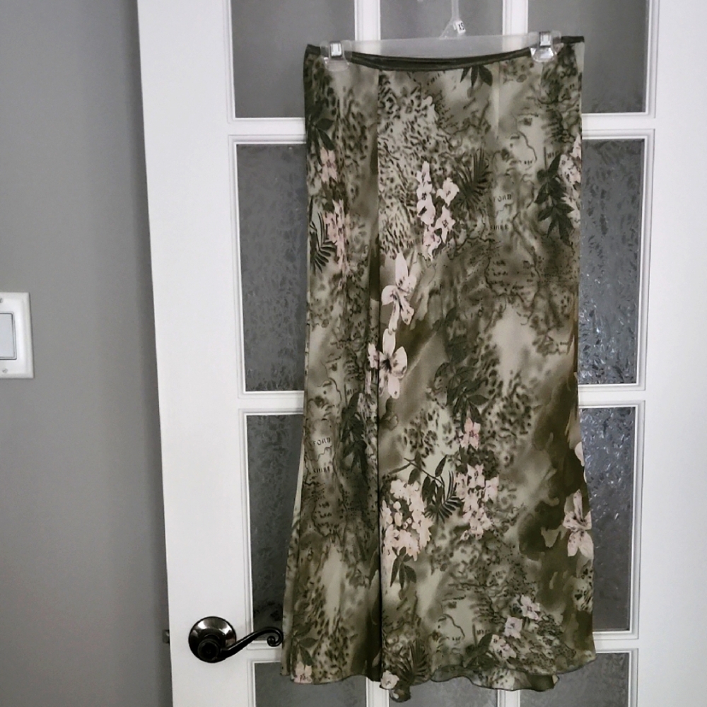 🇨🇦***Optionelle Flowy Floral Skirt / Made In Canada